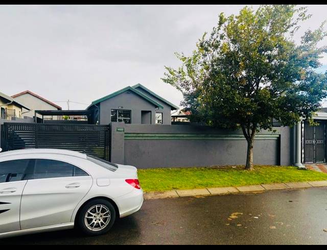 3 BEDROOM PROPERTY TO RENT IN FLEURHOF